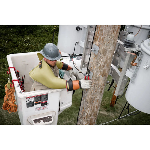 Milwaukee 9 Lineman's Dipped Grip Pliers w/ Thread Cleaner (USA)